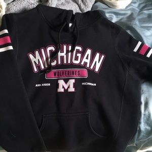 Michigan sweat shirt 👚